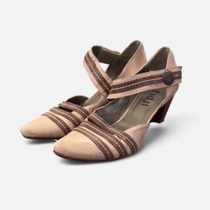 Vintage Fidji Camel Leather Mary Jane Pumps